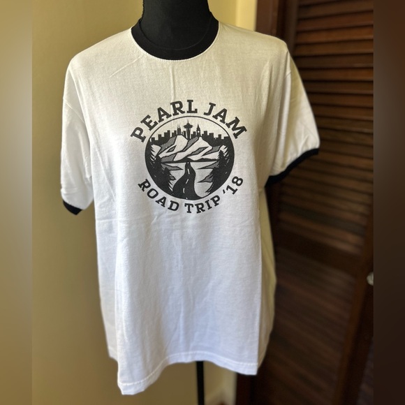 Tultex Tops - Pearl Jam Short Sleeve Tee Size L